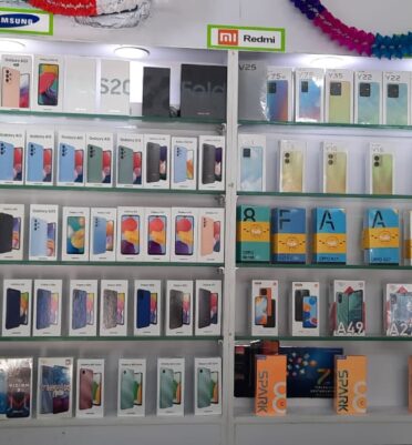 Vetri Mobiles Showroom